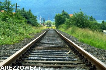 Valdichiana, donna muore travolta dal treno