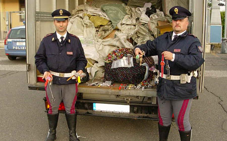 1mln di euro di merce contraffatta, in manette due polacchi