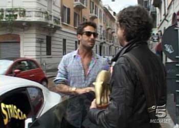 Striscia, Tapiro d’oro a Corona per un presunto video hard di Belen