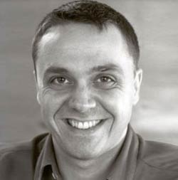 La comicità di Gabriele Cirilli irrompe alla ‘Festa di Maggio’