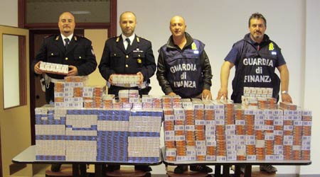 In manette 31enne napoletano, trasportava 6500 pacchetti di sigarette