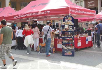 Centinaia di persone in piazza per Arezzo Socialmente Responsabile