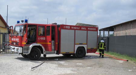 Scontro camion-auto sul raccordo, un ferito Scontro camion-auto sul raccordo, un ferito