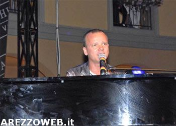 Musica, Gigi D’Alessio entra subito in vetta con ‘Semplicemente sei’