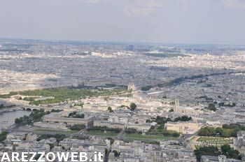Parigi sotto attacco: oltre 60 morti. Almeno 100 ostaggi in una sala concerto. Hollande decreta stato di emergenza