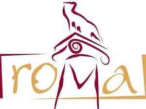 Una colonna, la lupa e la parola Roma, ecco brand della città eterna