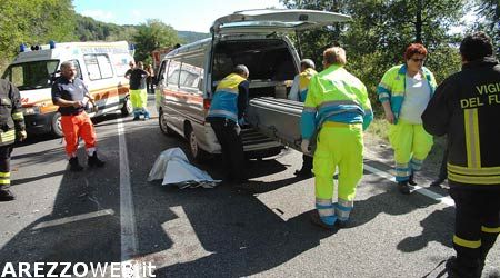 Scontro fra moto e furgone, perde la vita 58enne di Subbiano