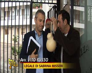 Striscia: consegna un Provolone a Vito Russo legale di Sabrina Misseri