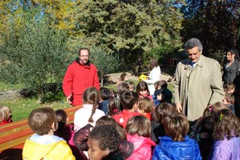 Scuola ‘Fonterosa’ due tunnel giochi donati dal Comune