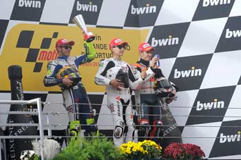 Lorenzo trionfa a Estoril, Valentino è secondo