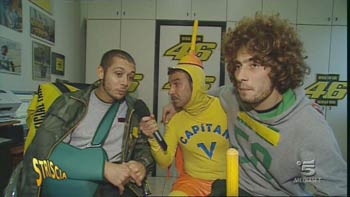 Striscia: intervista in esclusiva a Valentino Rossi dopo l’operazione
