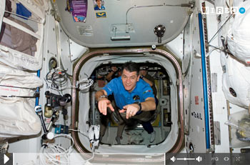 Soyuz ‘aggancia’ la stazione spaziale internazionale. Al via l