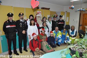 Babbo Natale scortato dai Carabinieri in pediatria