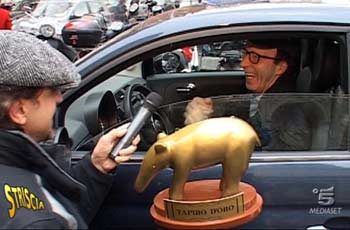 Striscia la Notizia: tapiro a Roberto Benigni sorpassato da Zalone
