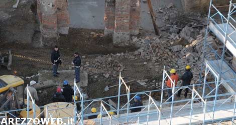 Crollo di un muro all’ex Bastanzetti, ferito operaio 42enne