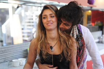 GF11: Erinela lascia la Casa dopo 35 giorni