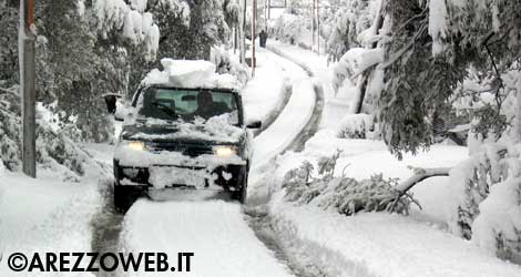 Neve in Casentino, transito con catene sui valichi