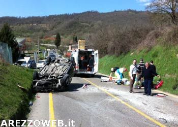 Si ribalta con la sua auto, 31enne ricoverato al San Donato