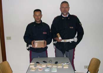 Viaggiavano con 2kg di cocaina e 41mila euro, in manette due calabresi