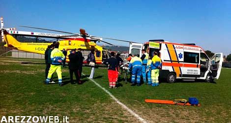 Cade da un muretto alto un metro, bimbo ricoverato al Meyer in elicottero