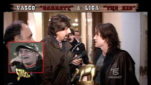 Valerio Staffelli consegna il tapiro d’oro a Luciano Ligabue