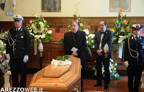 Il feretro di Stefano Baldi nell’aula del Consiglio Comunale