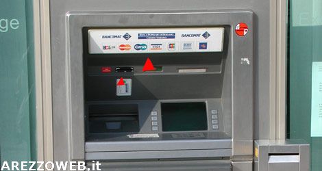 Clona carte di credito, denunciato 24enne nigeriano