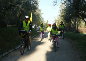A piedi e in bicicletta: un modo divertente per arrivare a scuola