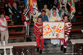 Celebrata toccante cerimonia per ricordare gli Sbandieratori scomparsi