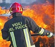 Vigili del fuoco in azione, nel pomeriggio tre incendi ed un incidente