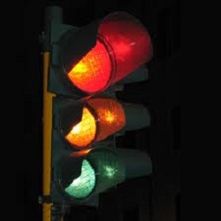 Sansepolcro, stop alle code al semaforo di via Ranieri. Adesso il verde è differenziato in due corsie