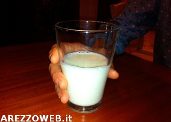 Latte, ogni italiano ne consuma 56 litri l’anno