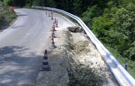 Frana sulla strada provinciale della Verna, intervento d’emergenza