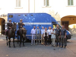 Biennale arte fabbrile, la ferratura dei cavalli della polizia