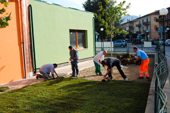 A Capolona il Sindaco si trasforma in giardiniere