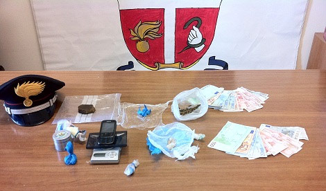 Spaccio di cocaina, ventenne finisce in manette