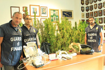Spacciatore ‘travestito’ da ambulante arrestato dalla Finanza