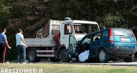 Auto contro camion. Muore arbitro 34enne