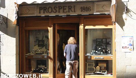 Rapina a mano armata alla gioielleria Prosperi