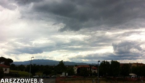 Allerta per forti temporali, vento e grandine domani dalle 6 alle 22 in tutta la Toscana