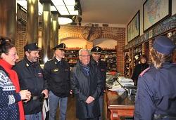 Il questore in visita ai negozianti del Corso