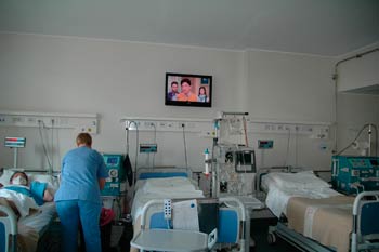 Emodialisi, nuovi grandi schermi a disposizione dei pazienti