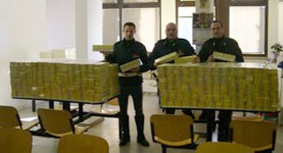 Trasportavano 15mila pacchetti di ‘bionde’ in manette due ucraini