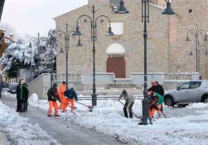 Anche i cassaintegrati contro la neve