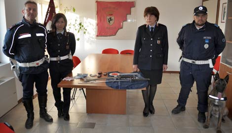 Axell, agente a quattro zampe, scopre un covo per lo spaccio di eroina