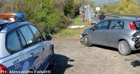 Scontro tra auto e moto: muore motociclista 61enne