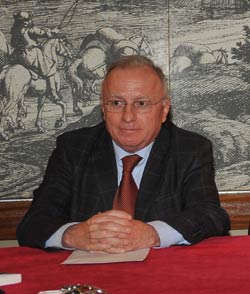 Spese mediche pagate in contanti, Galletti: “non tutte potranno essere detratte. In alcuni casi serve il bancomat”