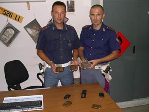 Trasportavano 400grammi di hashish, arrestati due giovani