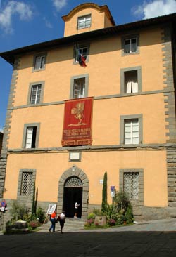 Ultima domenica per visitare la 50ma edizione di Cortonantiquaria