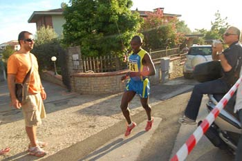 Tris Keniano alla 9^ corsa del Bastoncello di Casanova – FOTO